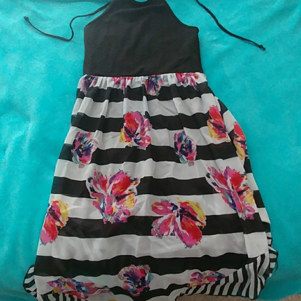 A dress. Barely worn. Perfect condition